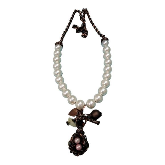 unknown Jewelry - Faux pearl necklace with bird nest charm